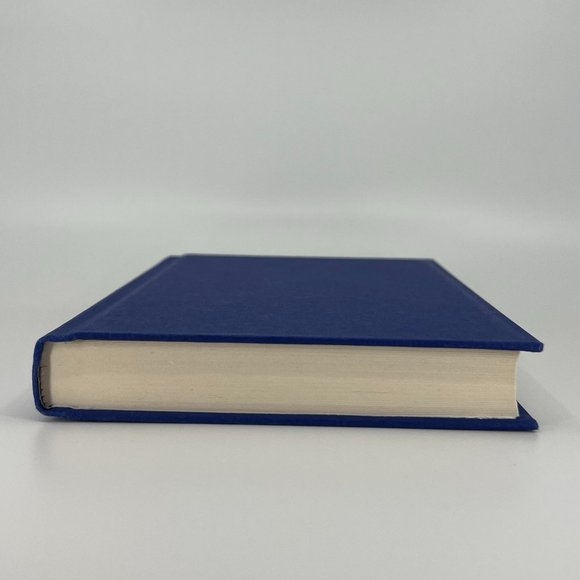 1st Edition - Her Royal Highness by Rachel Hawkins - Picture 5 of 8